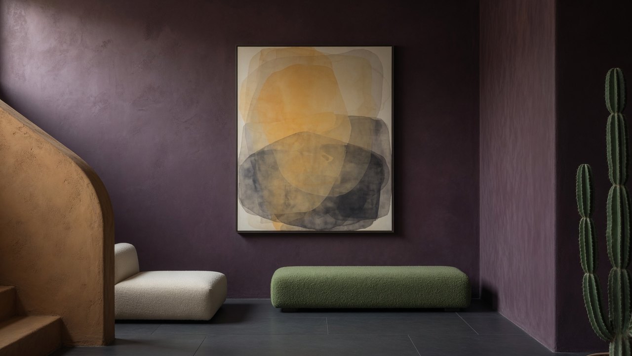 A low-stimulation gallery seating alcove